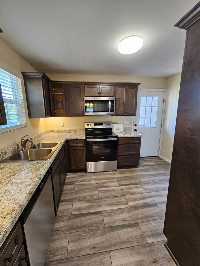 Foto del edificio - Remodeled 2 Bedroom 1 Bath Home in the Hea...