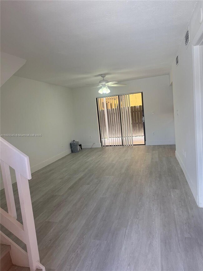 Building Photo - 2354 W 62nd St