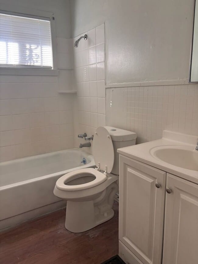 Building Photo - 3715 Skyline Dr