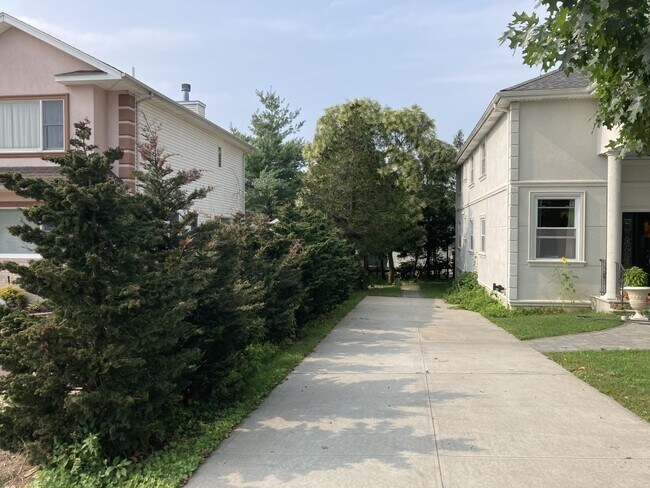 Building Photo - 16 Arleigh Dr