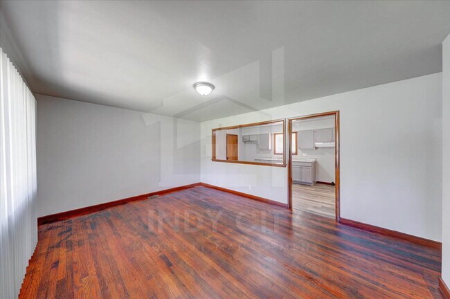 Foto del edificio - 2621 W 61st St