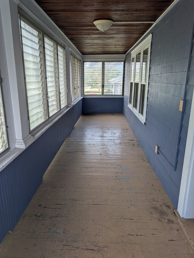 Building Photo - 121 Mansfield Ave