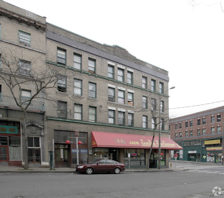 Building Photo - 420 7th Ave S