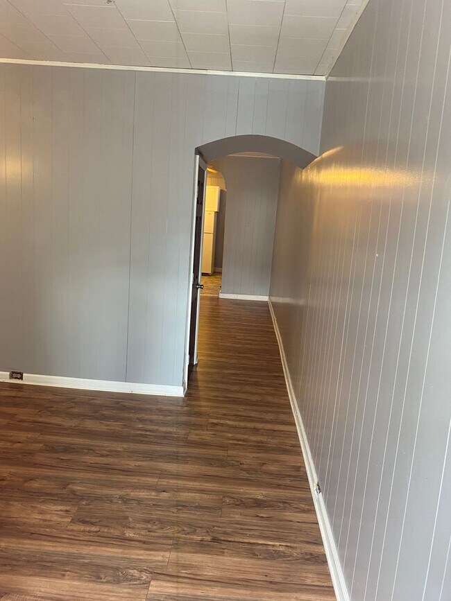 Foto del edificio - Spacious Home Available for Rent! Finished Basement! W/D! Front Porch! Available Now!