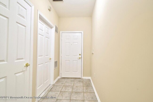 Building Photo - 552 St Andrews Pl
