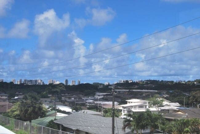 Building Photo - 3037 Kahaloa Dr