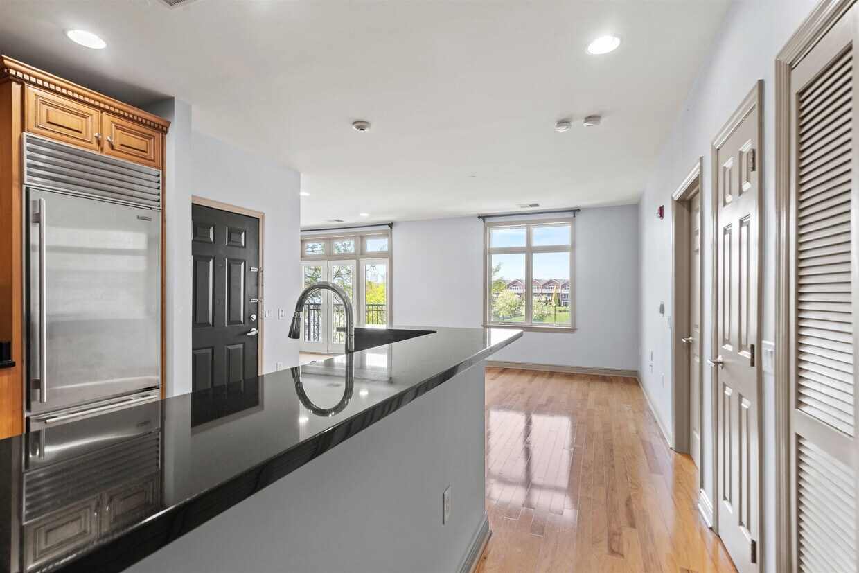 Foto principal - 7400 River Rd