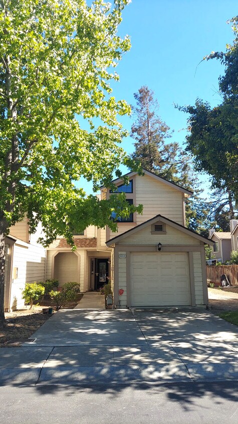 Primary Photo - 4014 Penny Terrace