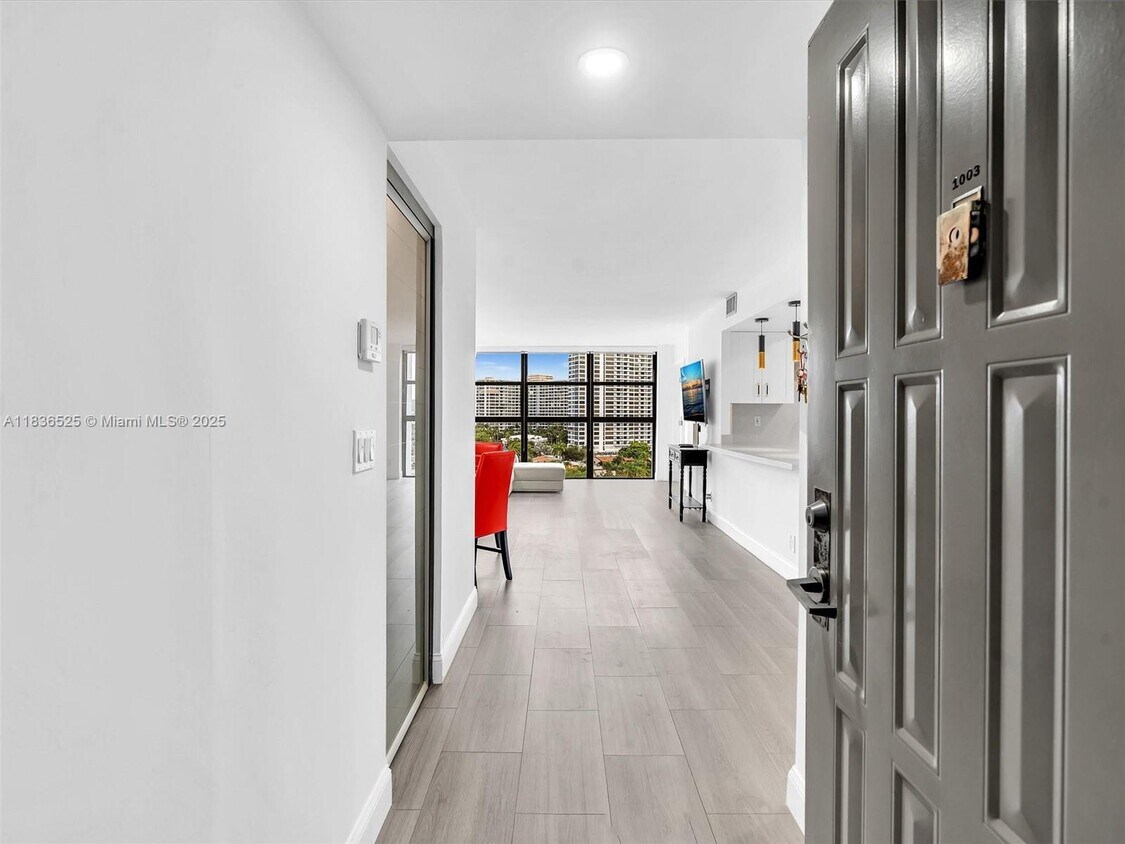 Foto principal - 200 Leslie Dr