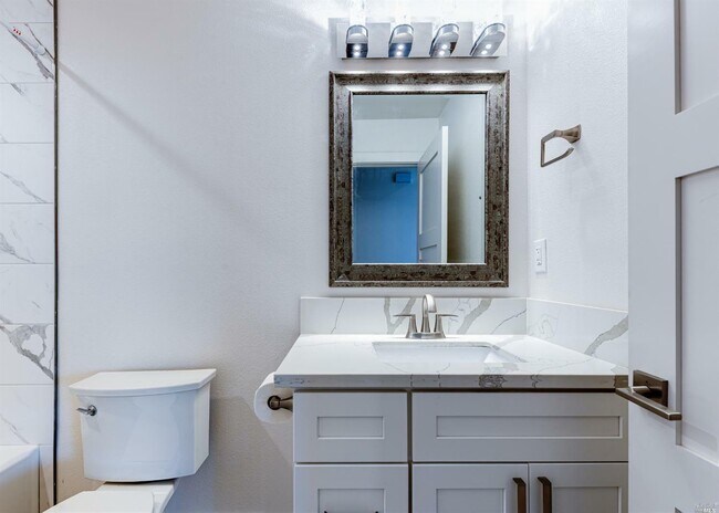 Foto del edificio - 1327 Crestview Ct