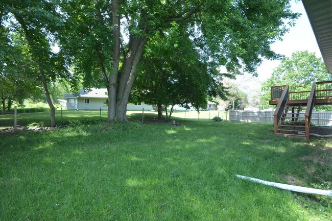 Building Photo - Gorgeous 3 bedroom with Updates Available ...