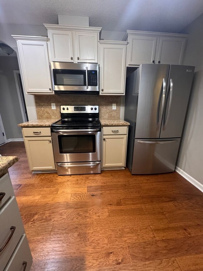 Foto del edificio - Beautiful 3 Bedroom, 2 Bath Home with 2-Car Garage!