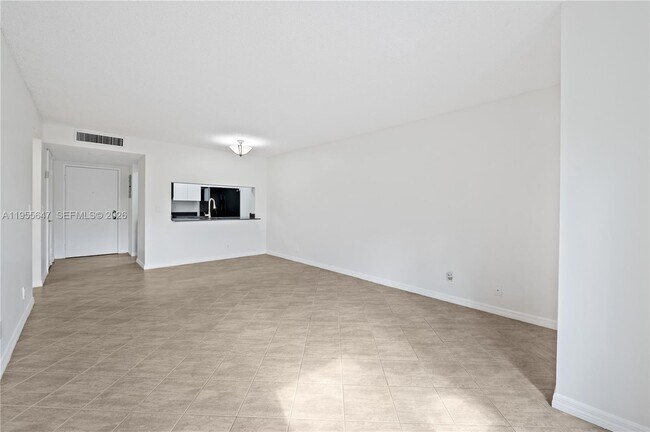 Foto del edificio - 10001 W Atlantic Blvd