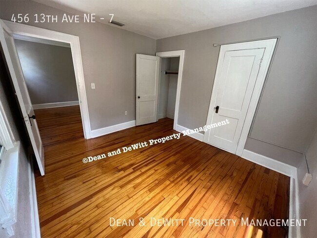 Foto del edificio - 456 13th Ave NE