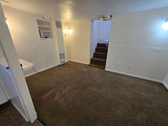 Foto del edificio - Centrally Located & Charming 1 Bedroom Apartment in Sparks