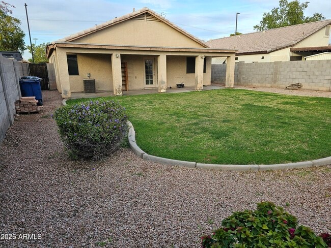 Building Photo - 1489 W Page Ave