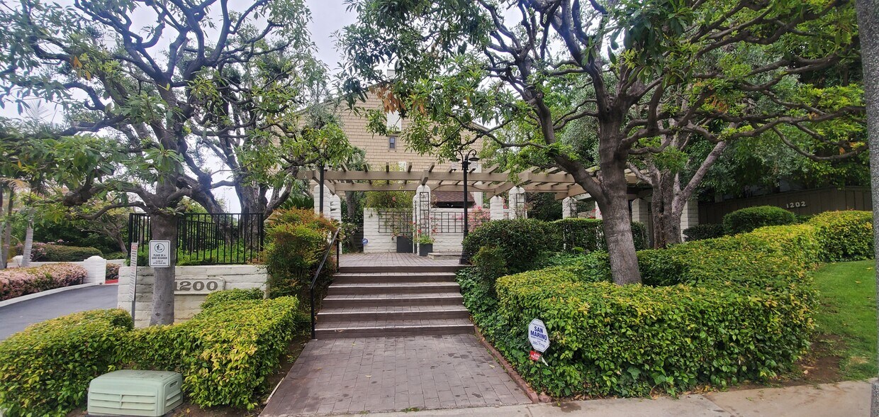 Primary Photo - 1200 Indiana Ave
