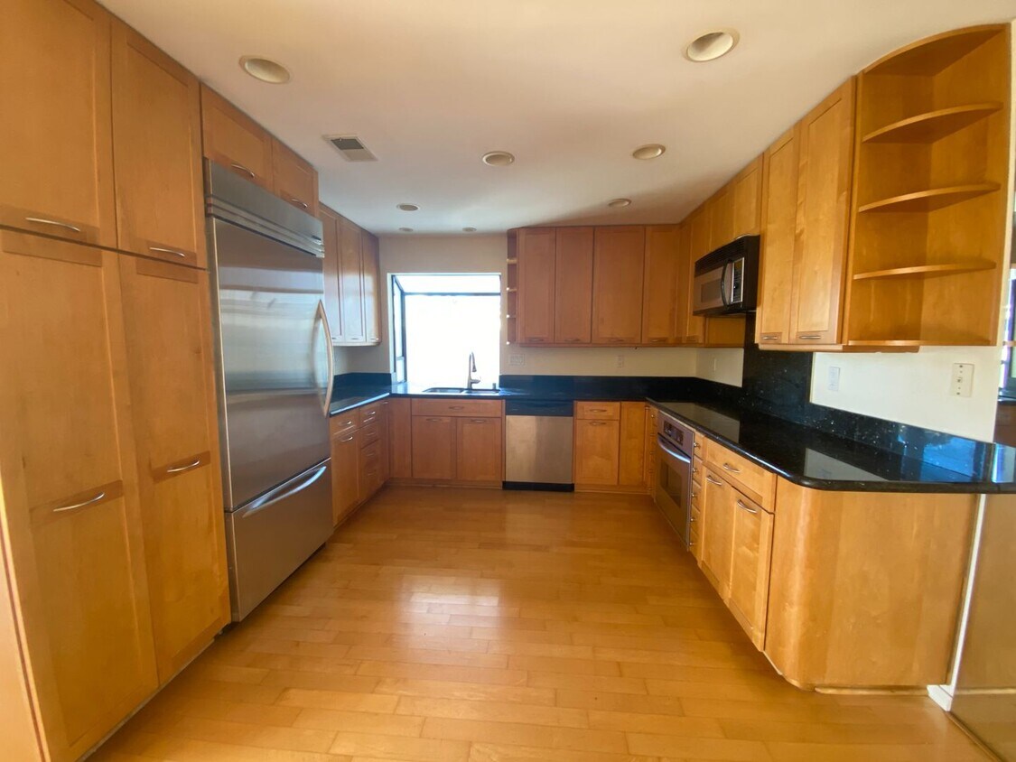 Primary Photo - UTC Townhouse, Upgraded and Stylish, two o...