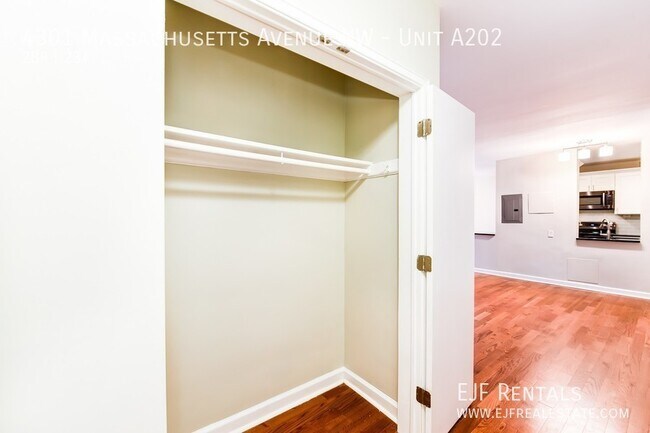 Foto del edificio - 4301 Massachusetts Ave NW
