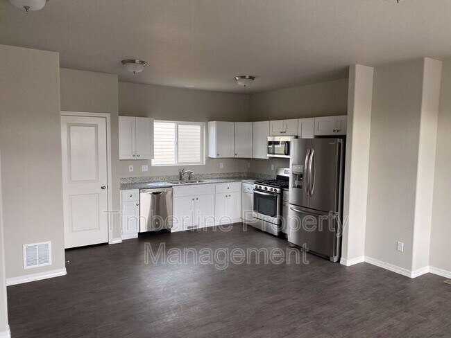 Foto del edificio - 874 Grissom Dr.
