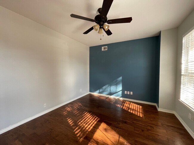 Building Photo - 2718 Bordeaux Dr