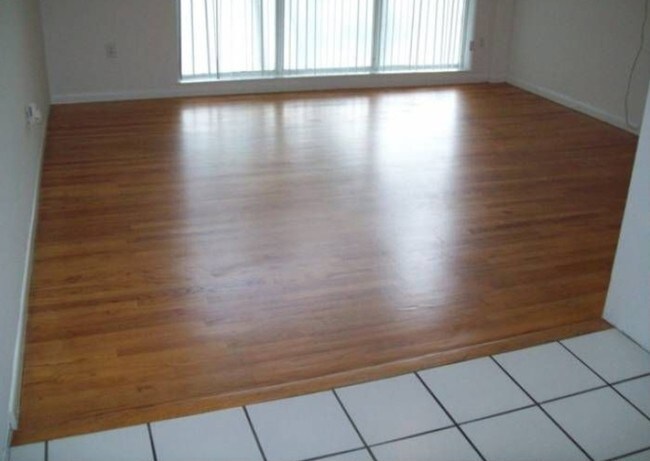Sala de estar - 1850 Meridian Ave