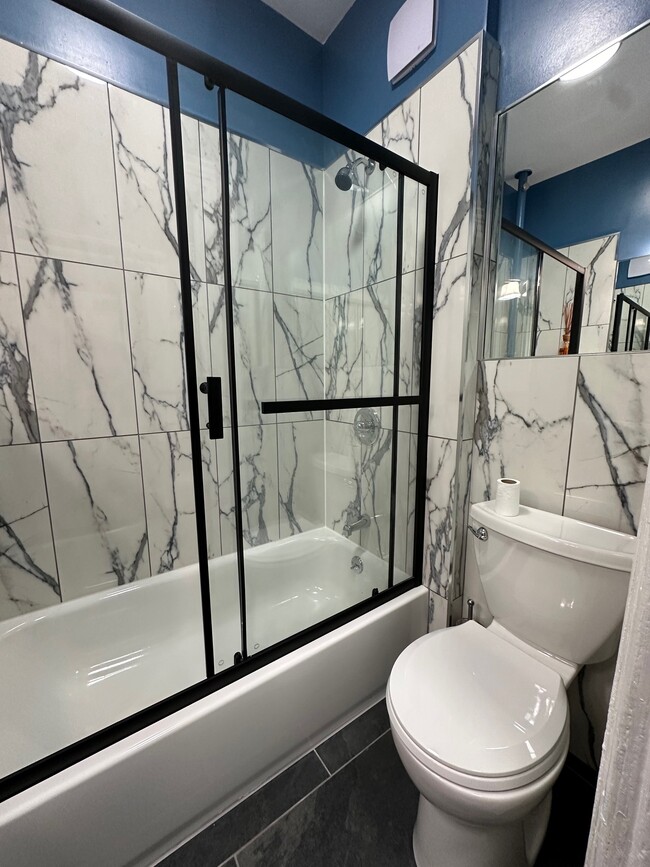 Building Photo - 326 50th St