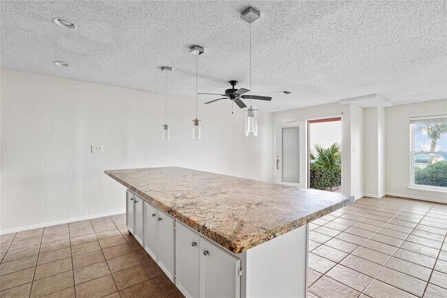 Building Photo - 8416 Seawall Blvd