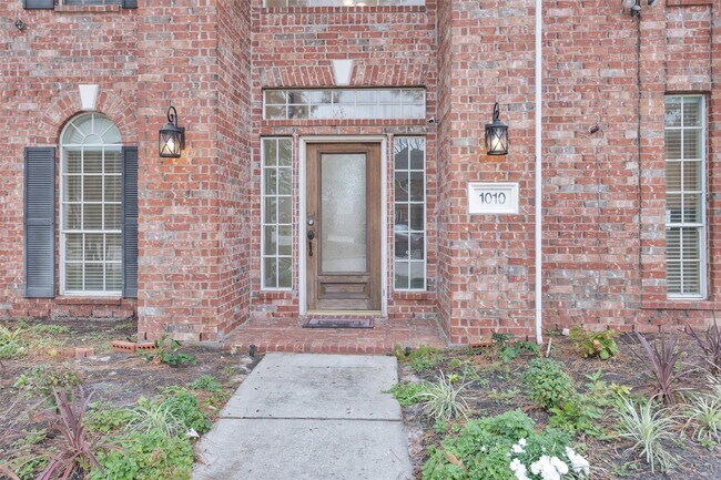 Foto del edificio - 1010 Maple Run Dr