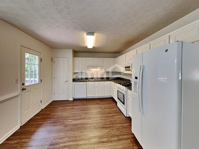 Building Photo - 136 River Walk