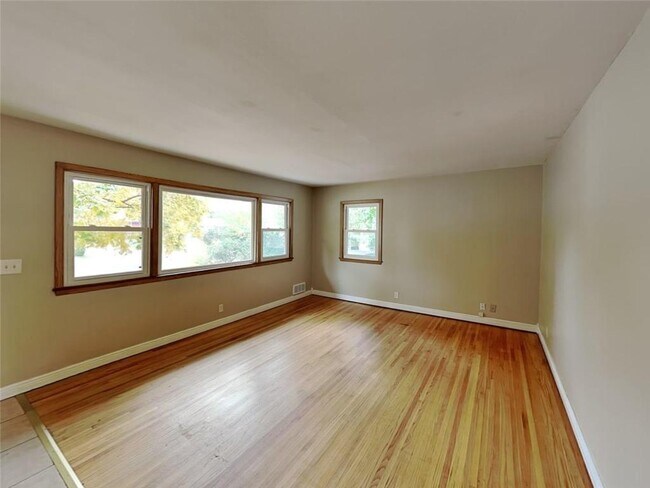 Building Photo - 3808 France Pl