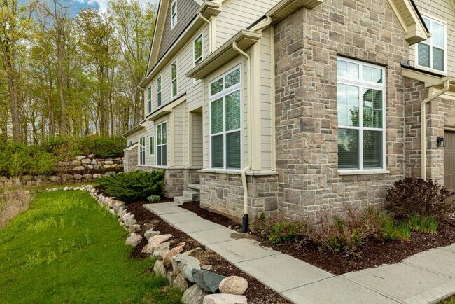 Foto del edificio - 3000 N Spurway Dr