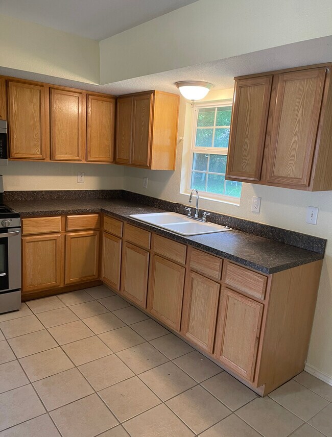 Foto del edificio - 616 Heathcliff Dr