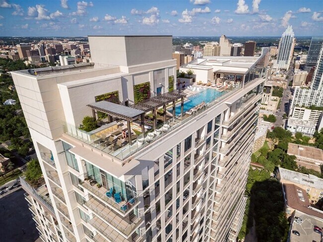 Foto del edificio - 907 W 5th St