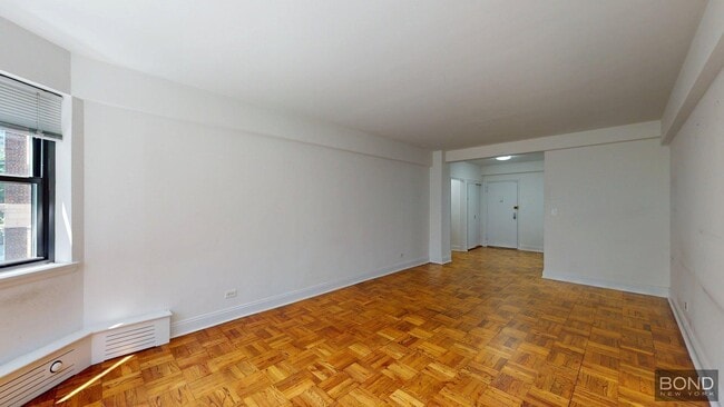 Building Photo - 219 E 69th St