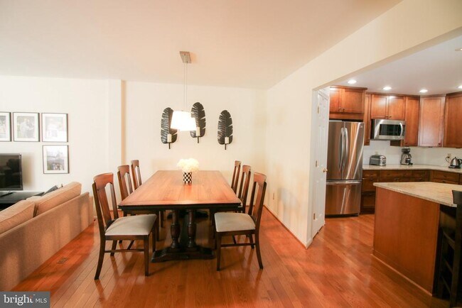 Foto del edificio - 1392 Park Garden Ln