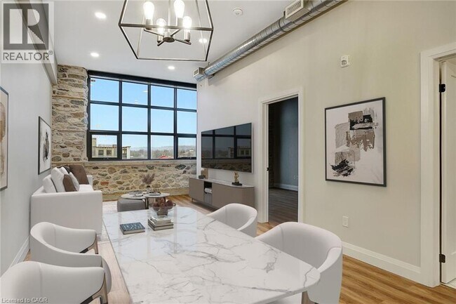 Photo du bâtiment - 15 Main St