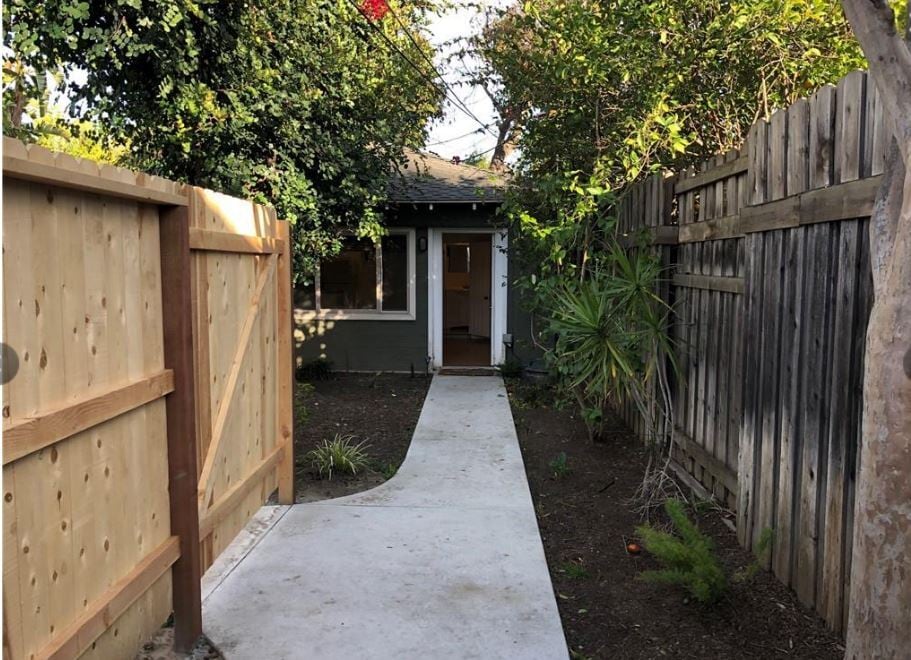 Front Door Unit - 6100 Longridge Ave