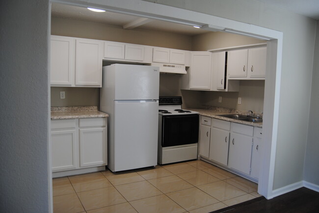 Building Photo - La Marque 6 Unit