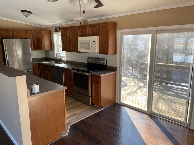 Building Photo - Remodeled 3 Bedroom Home