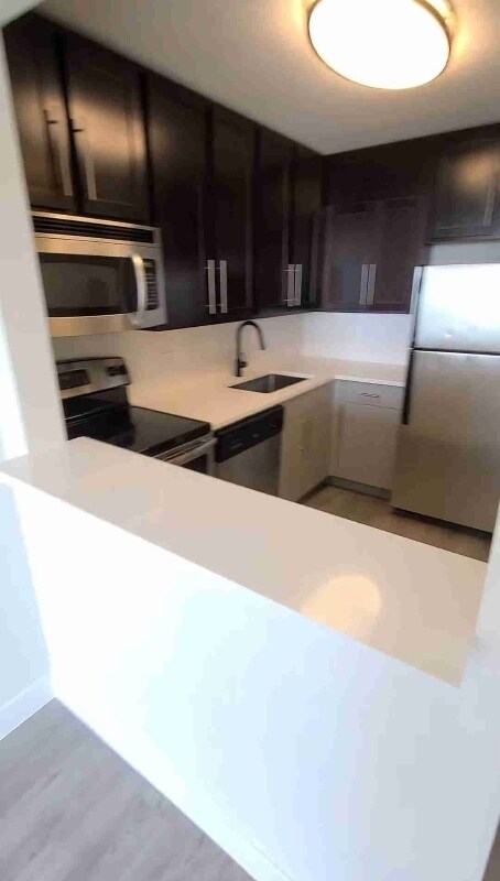 Building Photo - 415 N McClurg Ct