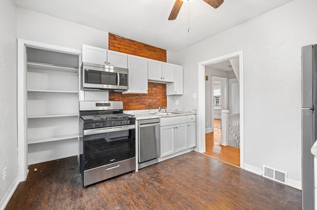 Building Photo - 28 E Meyers St