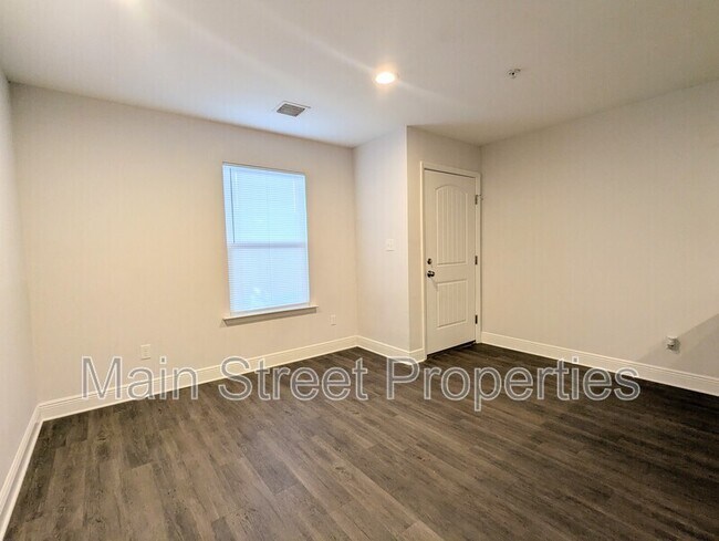 Foto del edificio - 313 N Navy Blvd