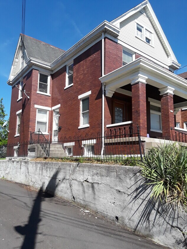 Foto principal - 2401 Fairview Ave