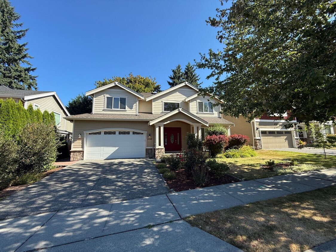 Primary Photo - Beautiful Upscale Large High End Home in K...