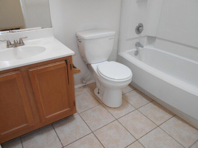 Building Photo - 134 N Troy Ave