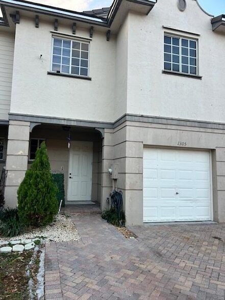 Building Photo - 1305 Lucaya Dr