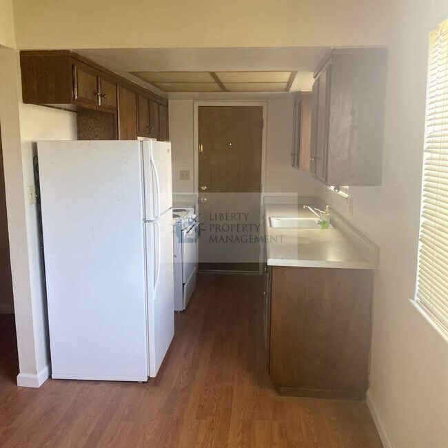 Building Photo - 530 E Yorkshire Dr