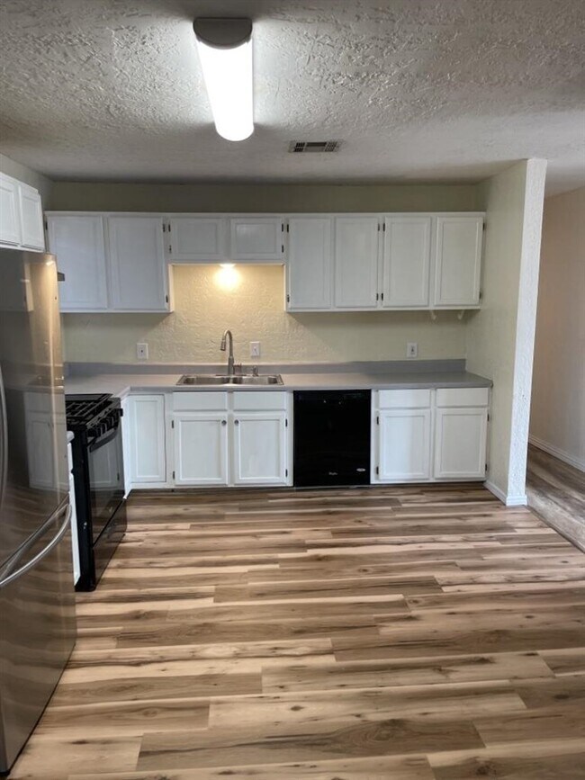 Foto del edificio - 5327 NW Oak Ave
