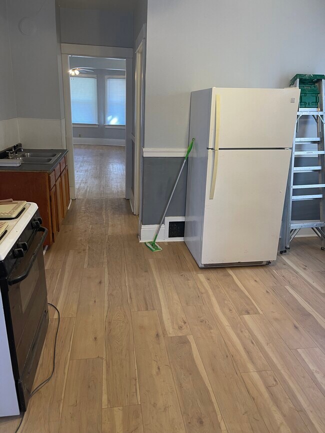Spacious kitchen - 1567 S 76th St